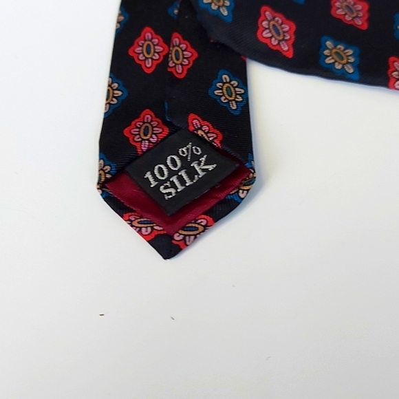 Oscar De La Renta 100% silk tie - Picture 2 of 4